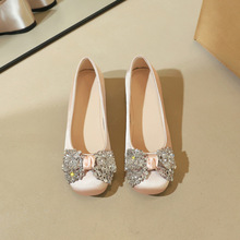 837-H159 French square toe shallow mouth, one foot kick water diamond large bow decoration, comfortable interior height increase, medium single order shoes