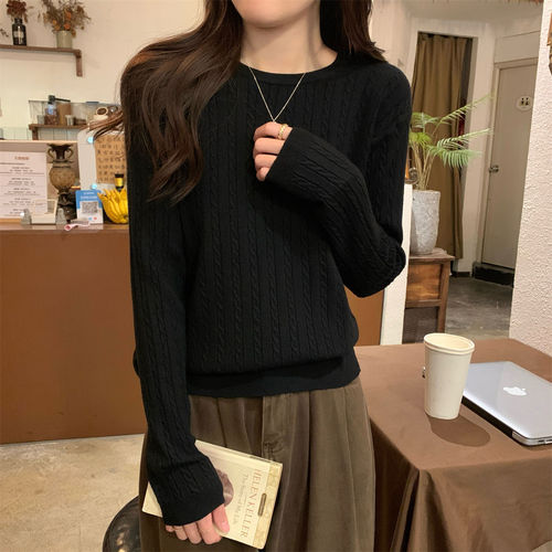 Korean women's round neck knit top for spring 2025, soft and versatile sweater with stylish cable knit design, suitable for layering as an inner base shirt