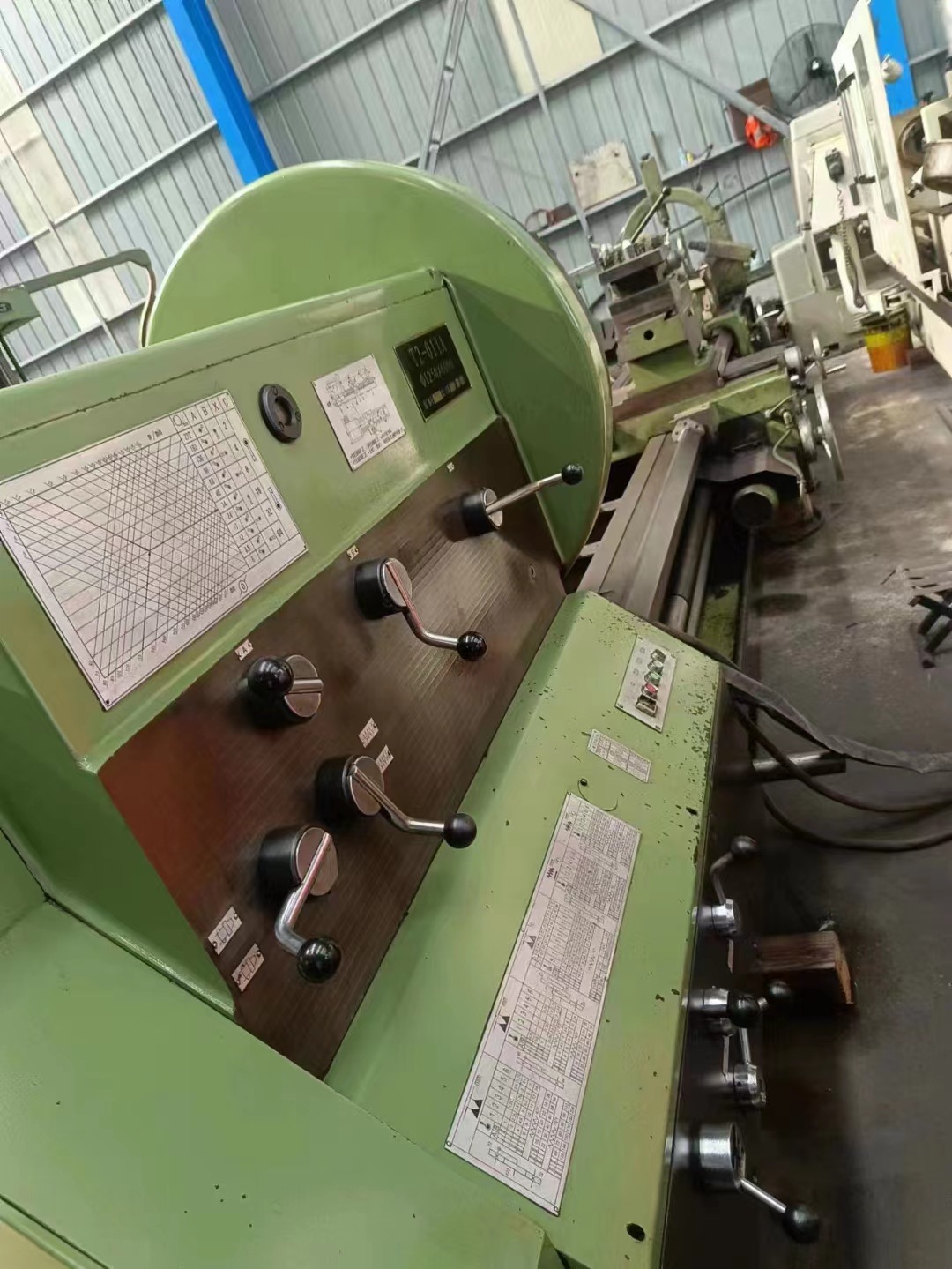 处理二手天津二机T2-011Ax6米卧式车床出厂日期:2007年