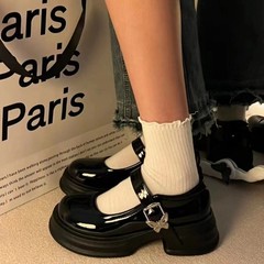 フランスのハイヒールメリージェーンシューズ女性のための 2025 新しいレトロ一言バックル多用途弓厚底厚いヒール小さな革の靴