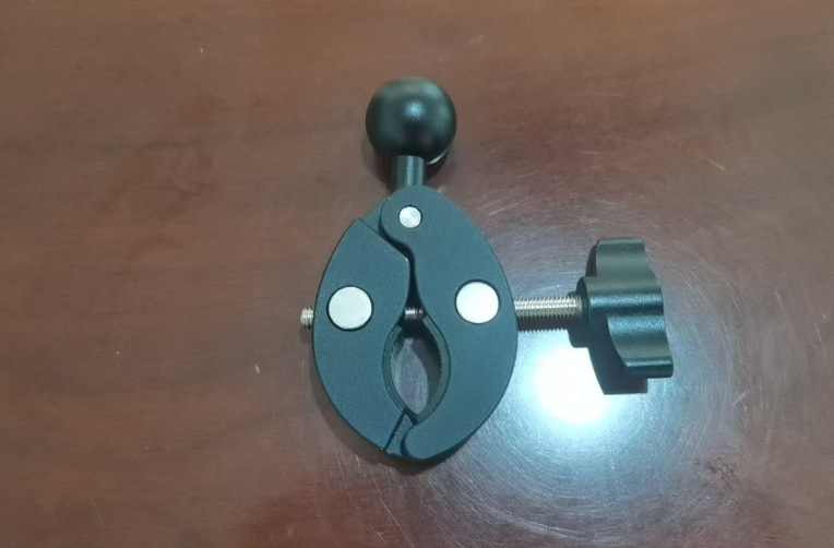 越境専用双頭強力カニ爪クランプ屋外手ぶれ補正オートバイ固定ブラケットスポーツカメラライディングブラケット