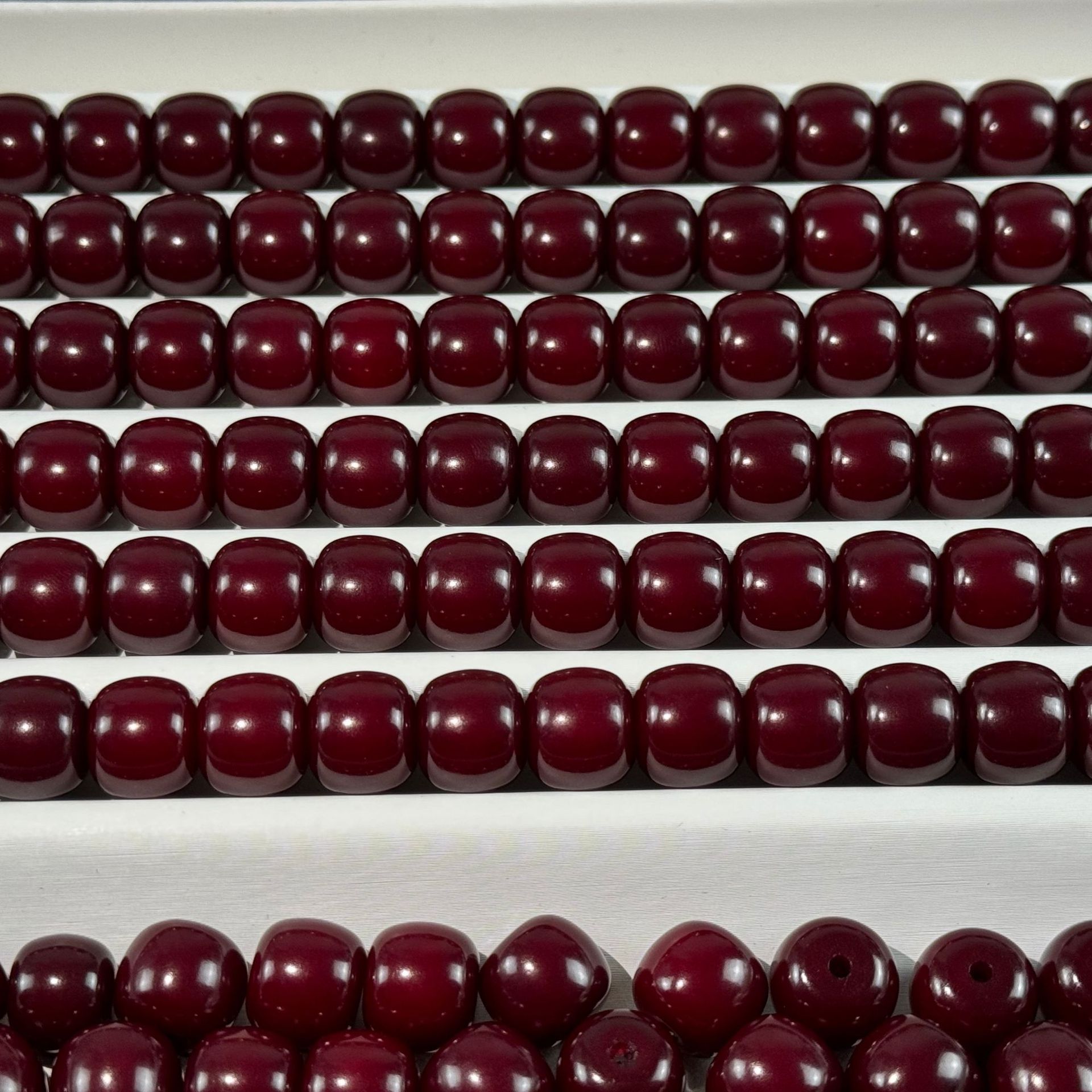 Бусины из бочки вишни 11*12мм.