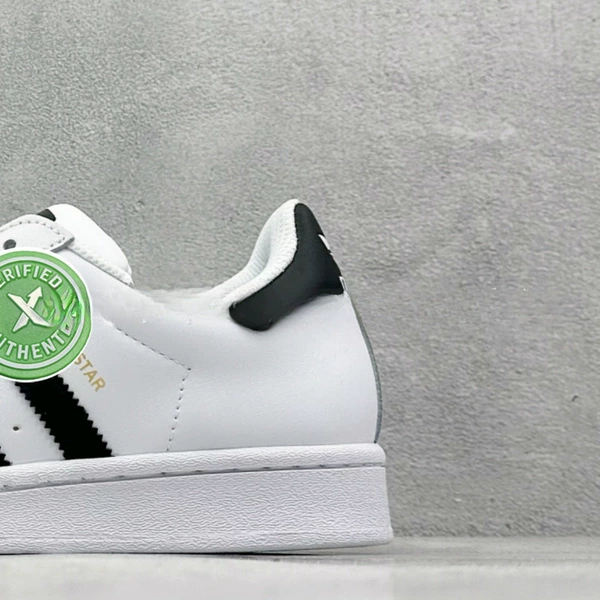 Shell white