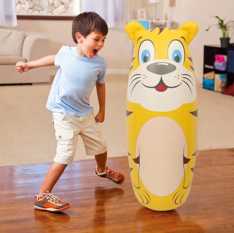 Dinosauro infláble de 90 cm de explosión de agua infláble para niños columna de boxeo accesorios juguetes de ventilación