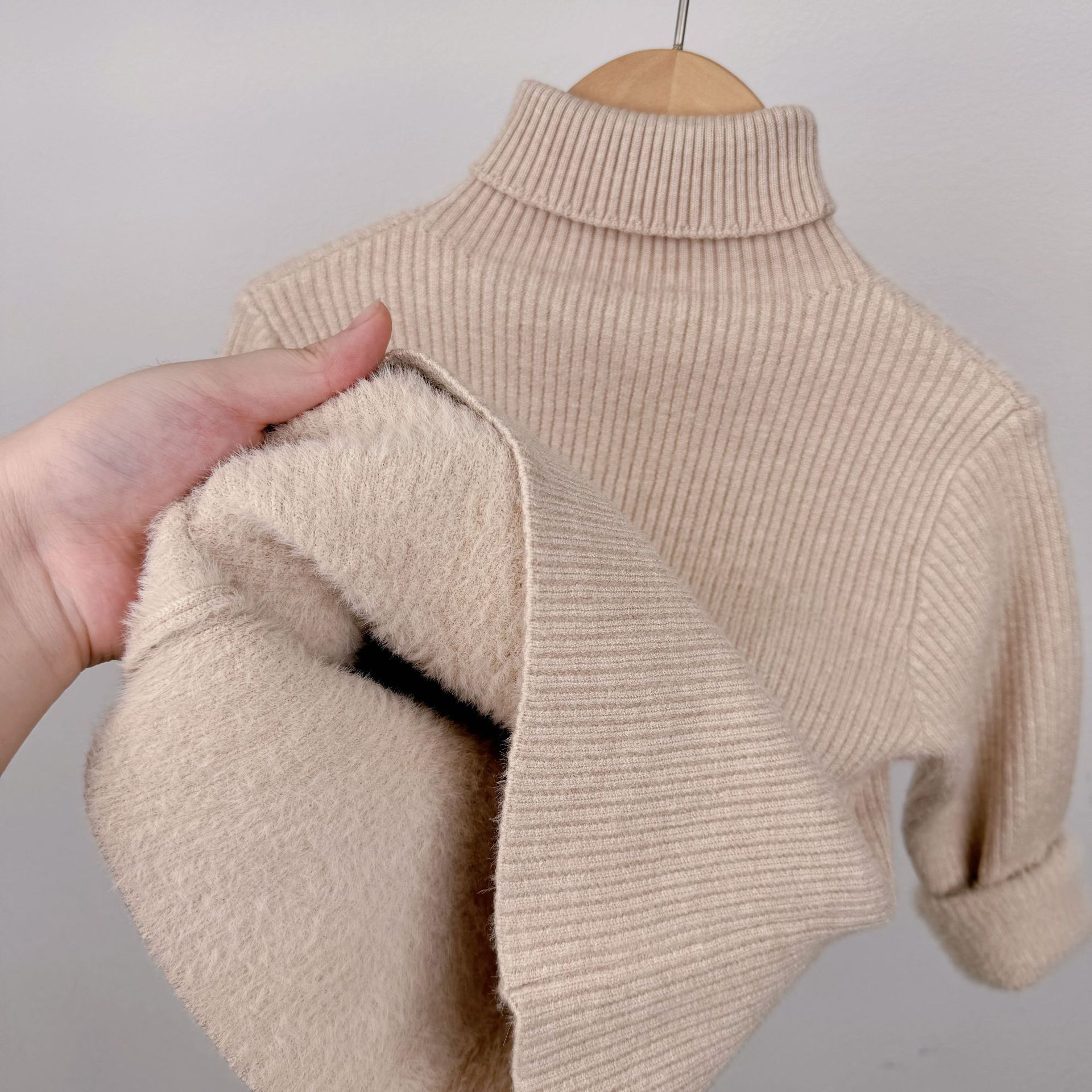 Suéter de invierno y otoño universal para niños engrosado en una camiseta de lana caliente para bebés de punto de fondo elástico de cuello alto para hombres y mujeres