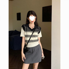 シックな香港スタイルのコントラストカラー半袖セーターレトロ黒と白のストライプラペルTシャツニッチデザイントップ