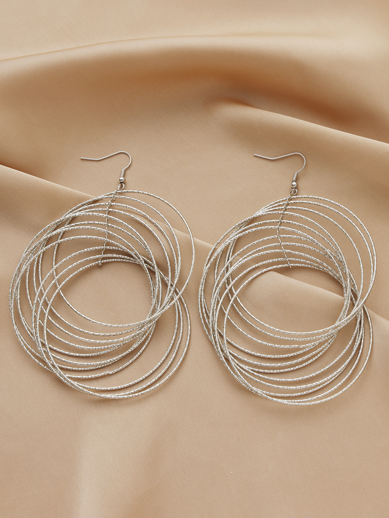 Metal simple hollowed-out round earrings, popular European and American export earrings, earrings and ear hooks wholesale and consignment pic 4