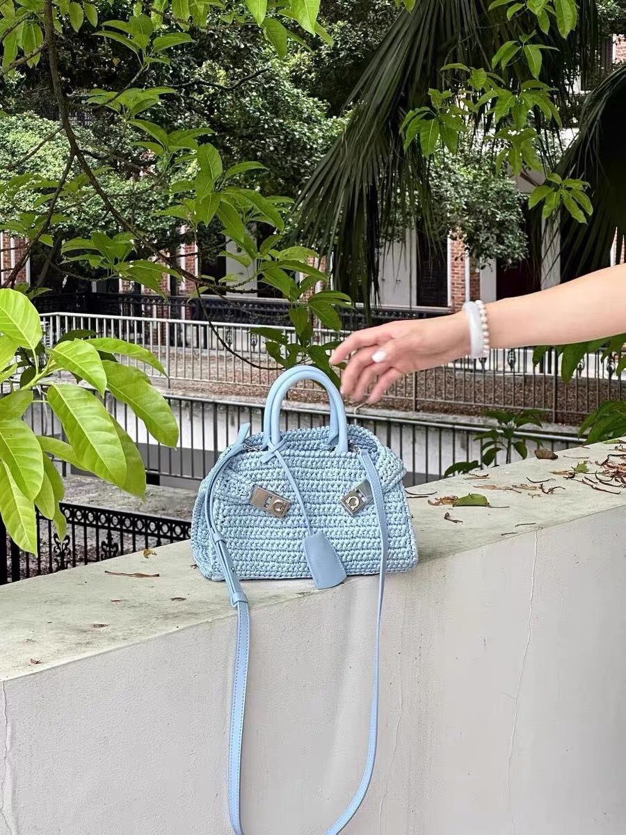 Nuova celebrità di Internet con mini design alla moda e versatile in erba intrecciata, colori contrastanti, casual singolo_voghion.com