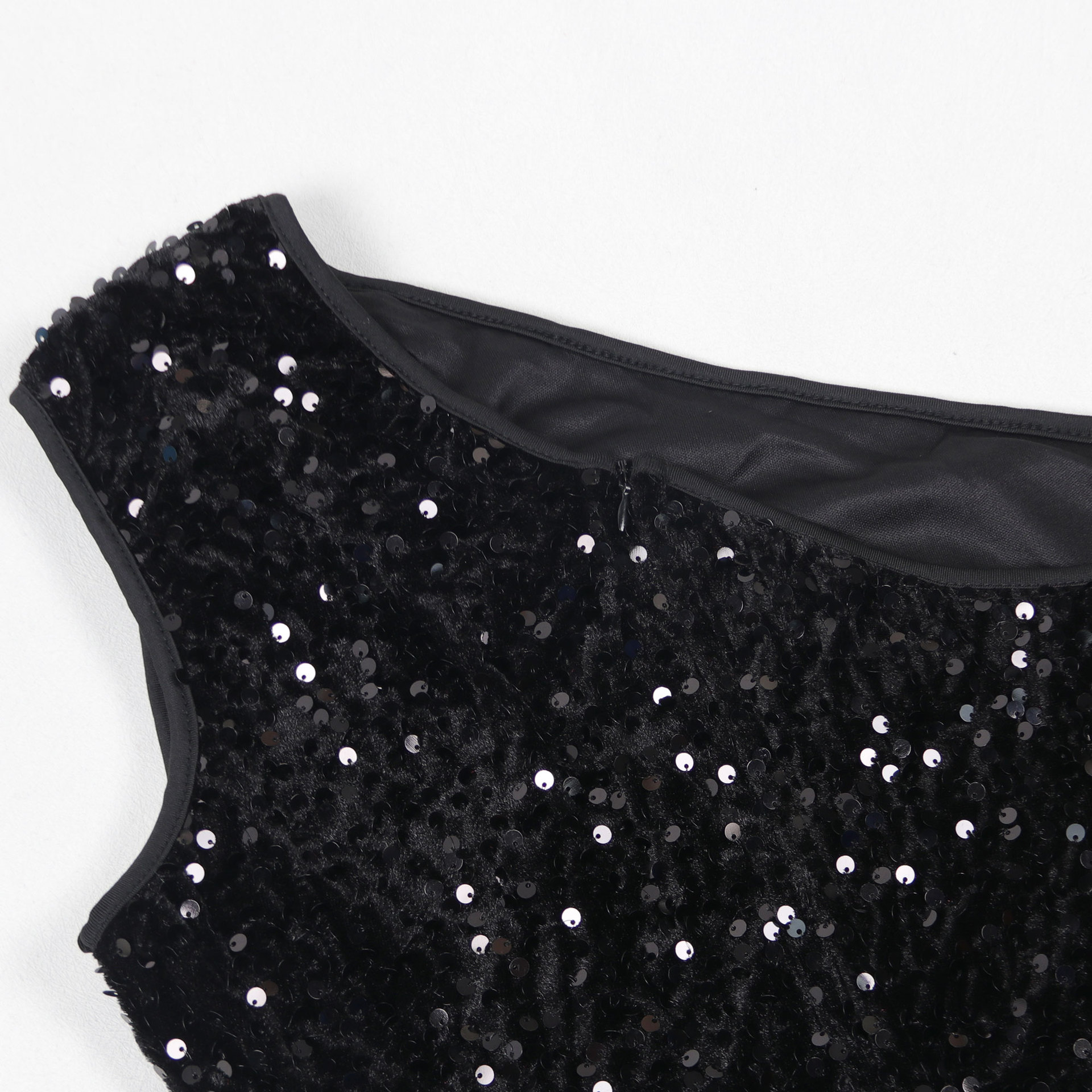 Abito da donna in velluto con paillettes, spacco sulla spalla obliquo e fianchi avvolti_voghion.com