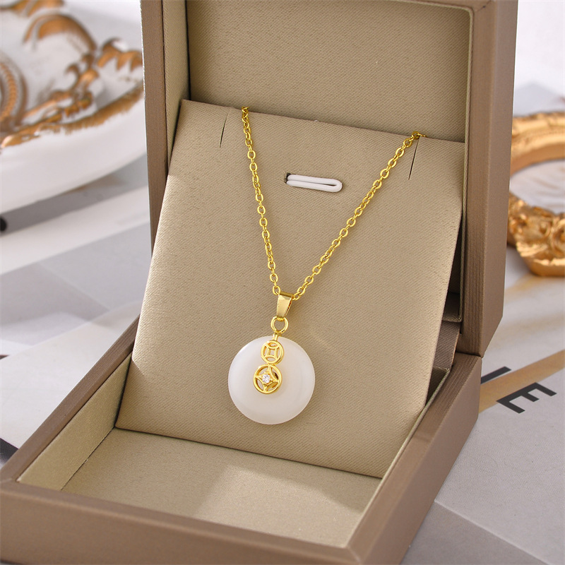 Collar de acero de titanio para mujeres simple y versátil estilo ligero de lujo nicho diseño de alta calidad no decoloración joyería de cadena de clavícula al por mayor