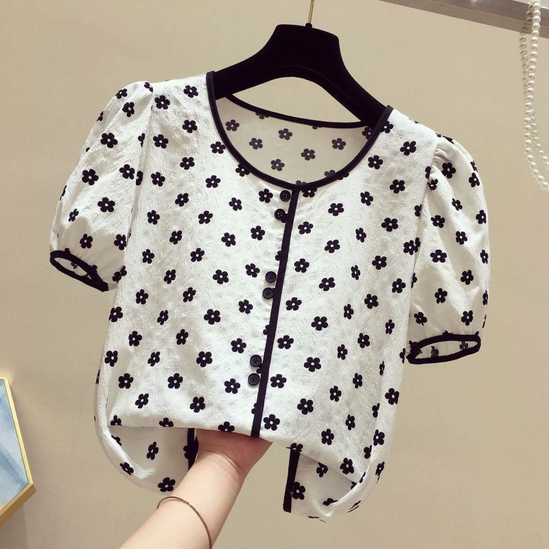 Короткая нижняя рубашка с короткими рукавами футболка женская 2024 летний новый иностранный дизайн