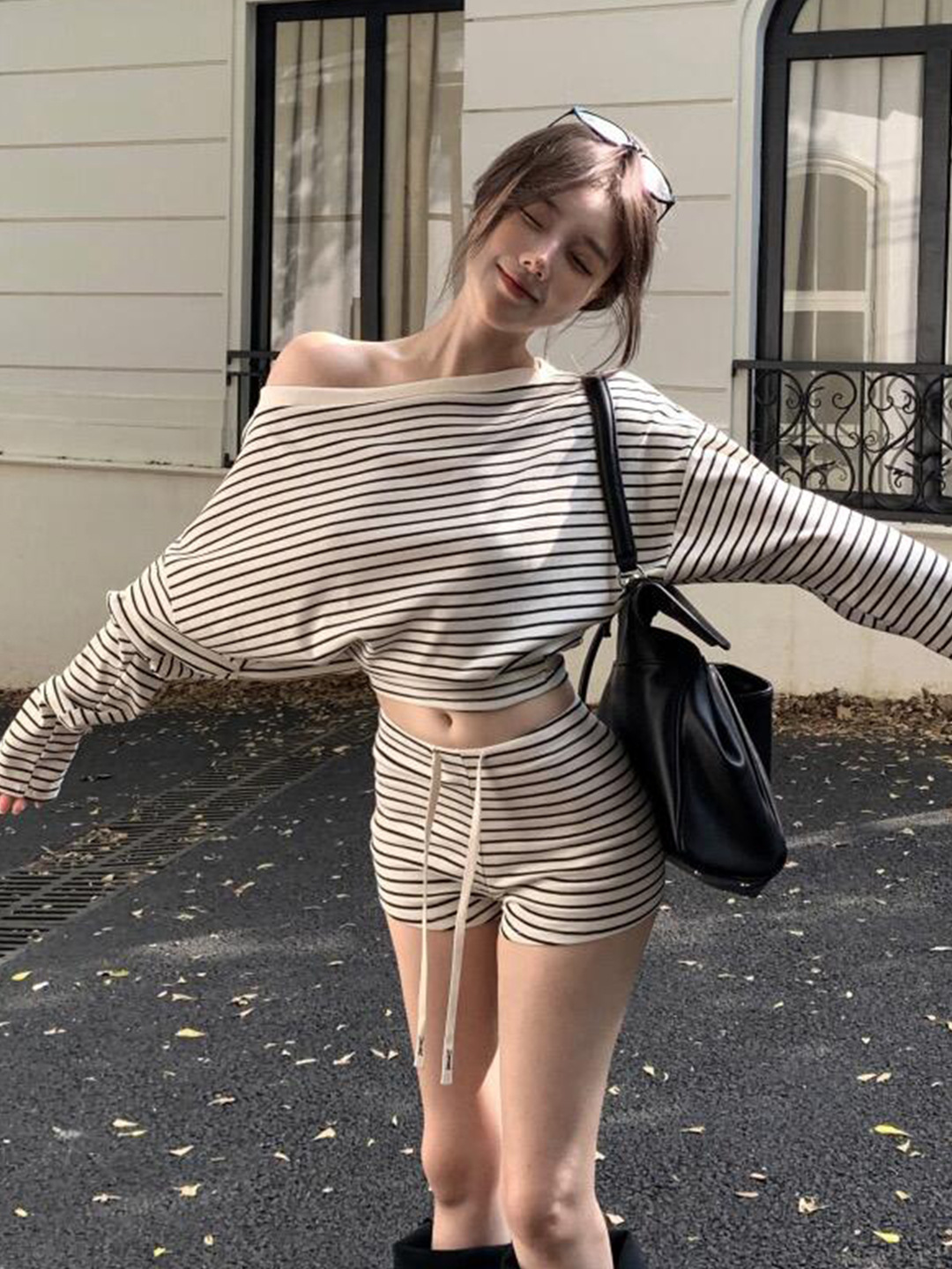 Black And White Striped Off-shoulder Pajama Set For Women_voghion.com