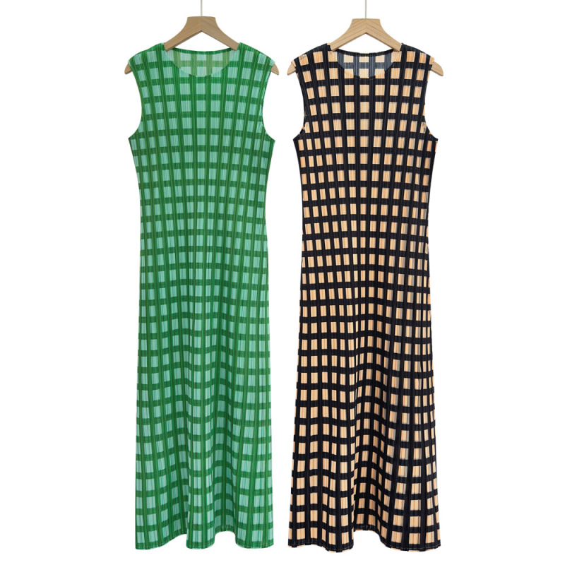 2026 New Style Miyake-Style Pleated Sleeveless Dress for Women, Plaid Round Neck Straight Long Dress, Slimming and High-End Feel 2026 New Style Miyake-Style Pleated Sleeveless Dress for Women, Plaid Round Neck Straight Long Dress, Slimming and High-End Feel