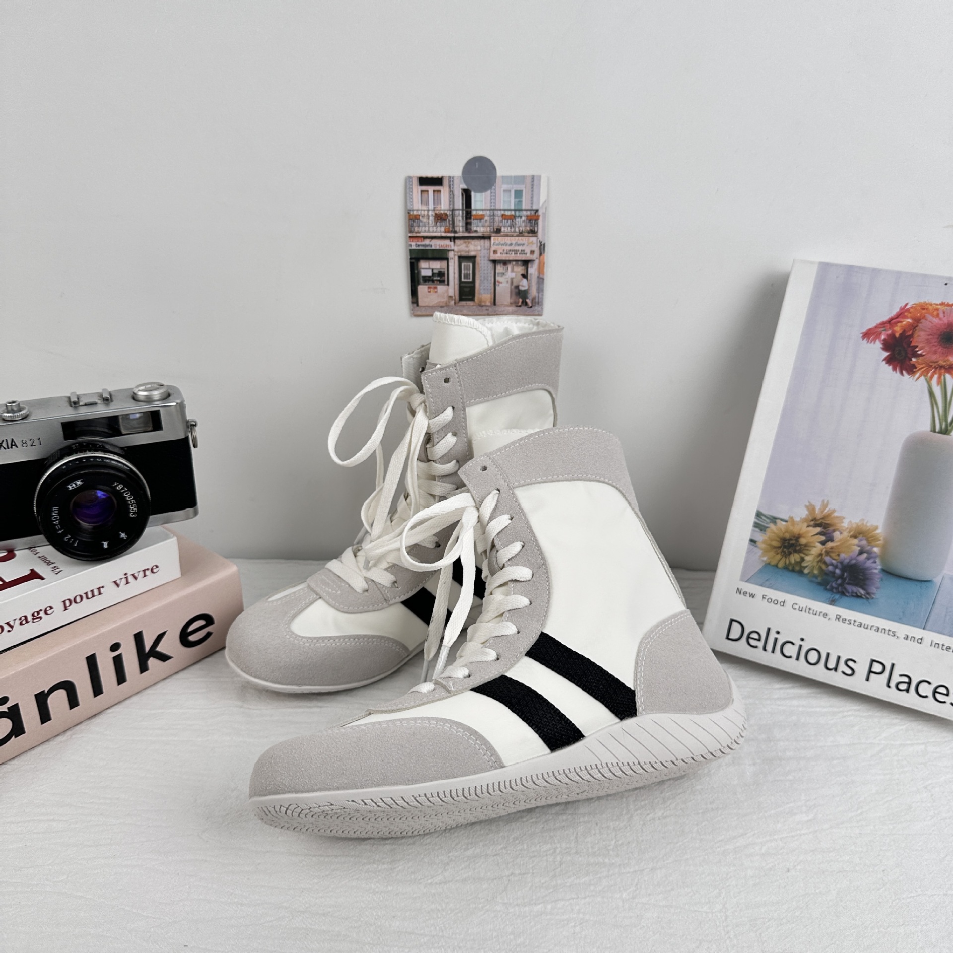 A9921ins viento super caliente botas martin mujeres 2025 verano nuevos zapatos de skate transpirables de moda zapatos de entrenamiento de alta altura