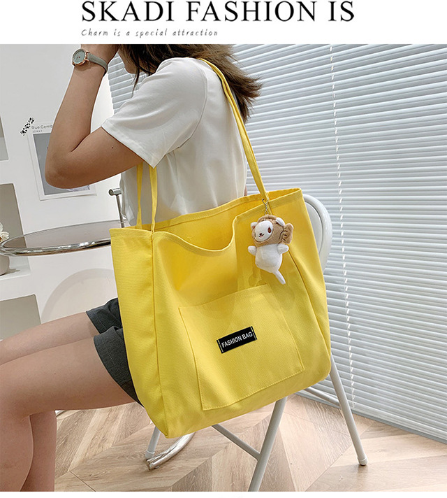 Candy-colored canvas bag, 2021 new ins bag, large-capacity tote bag, simple Korean-style single-shoulder artistic handbag Application Scenario