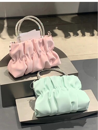 Guangzhou factory rhinestone hand-held shoulder bag for women new lady lady temperament pleated cloud chain crossbody bag