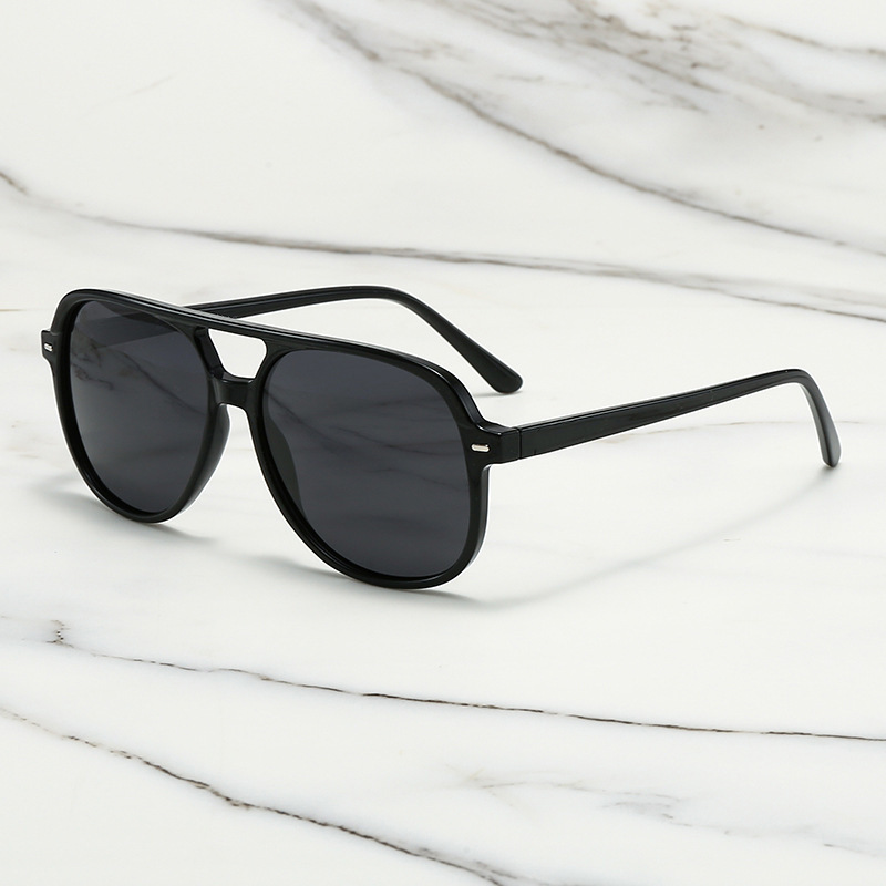 New Men's and Women's Polarized Sunglasses, Fashionable and Trendyy Casual Sunglasses, Driving and Traveling, Cat-Eye Style 92198