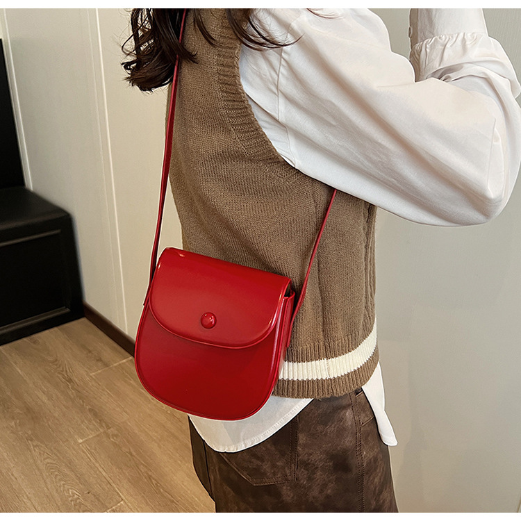 Single shoulder solid color, simple and versatile, casual crossbody mobile commuting mini box, saddle bag, women's bag_voghion.com