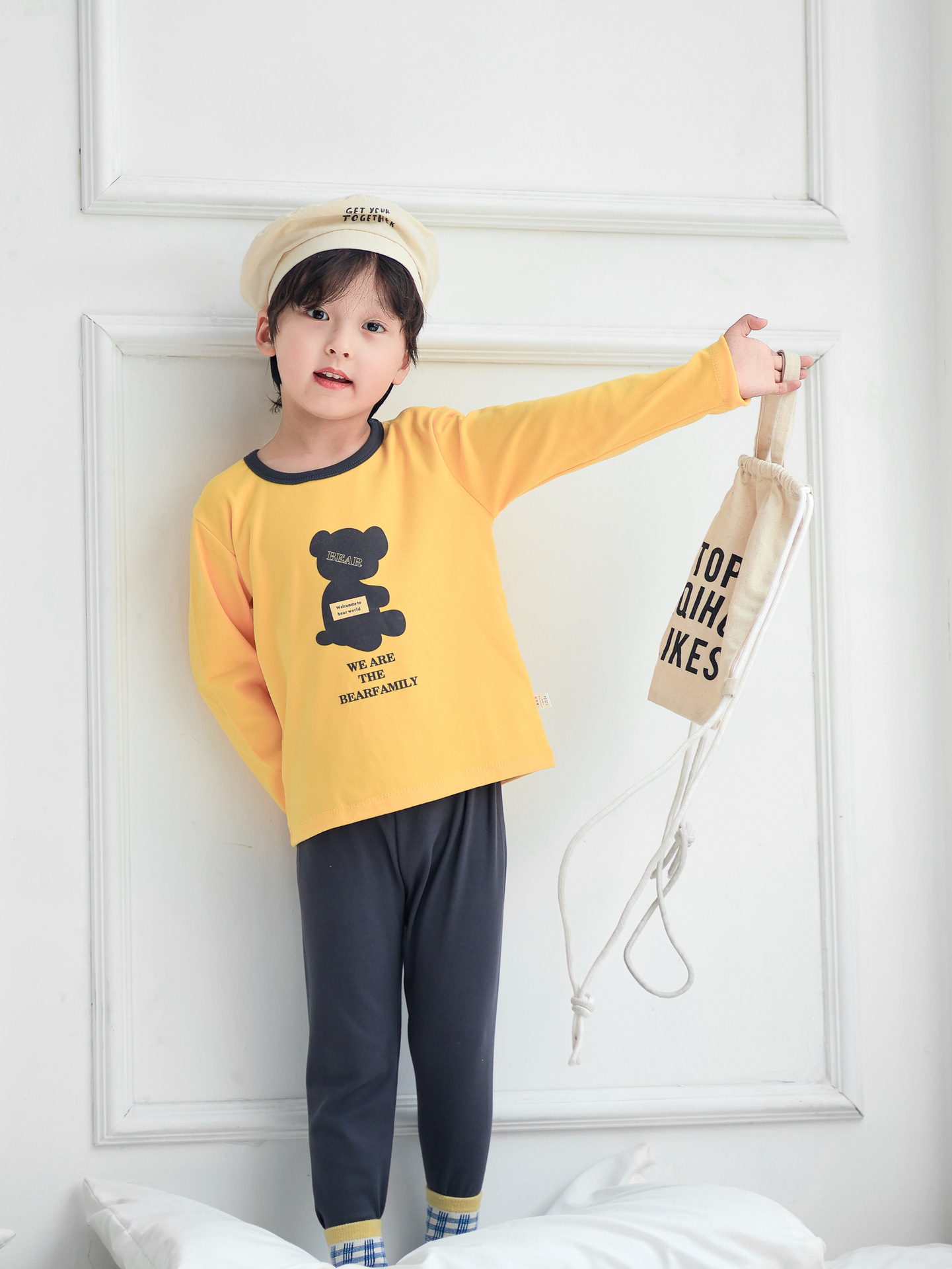 Nuevo conjunto de pijamas de niñas 2025 nuevo primavera y otoño ropa infantil de niñas de otoño ropa doméstica dos piezas