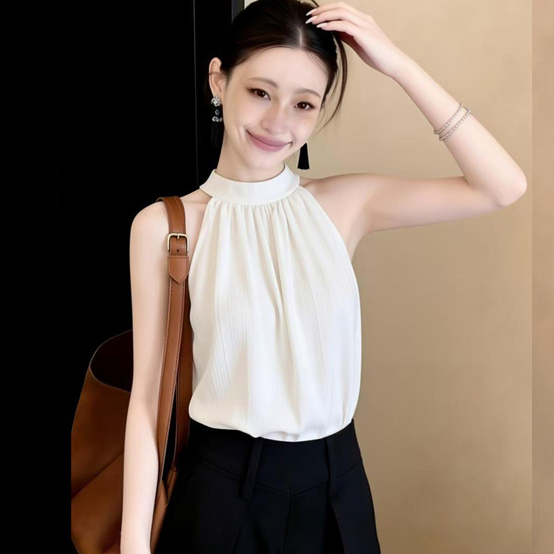 High-quality French-style white chiffon blouse for women, chic and cleverly designed with a halter neck and off-shoulder style, a unique top High-quality French-style white chiffon blouse for women, chic and cleverly designed with a halter neck and off-shoulder style, a unique top