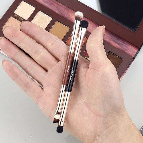 Diary Animal Eyeshadow Palette Same Style Double-ended Eyeshadow Brush Oblique Eyebrow Brush Blade Eyeliner Brush Spare Portable