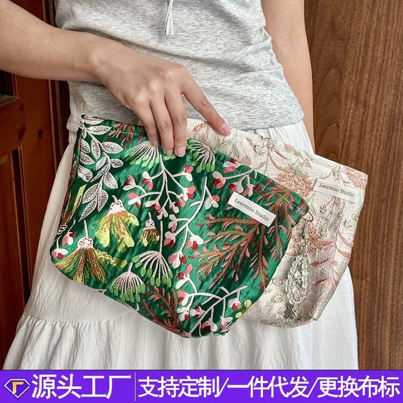 新款复古浮雕花朵高品质化妆包大容量便携手拿包女内胆包旅行出游