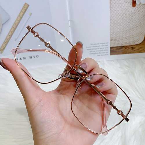 New trendy square large frame blue light blocking glasses for women, retro metal frames, Ni Ni style natural flat unlined glasses