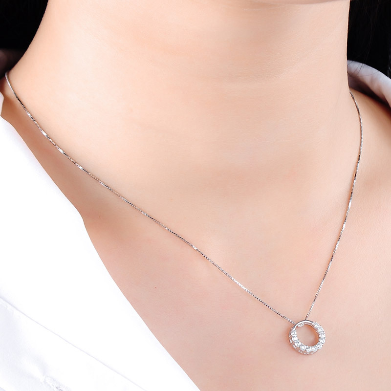 S925 collar de plata esterlina de las mujeres simple nicho de alto grado de diseño colgante de cadena de clavícula de lujo luz verano 2023 Nuevo