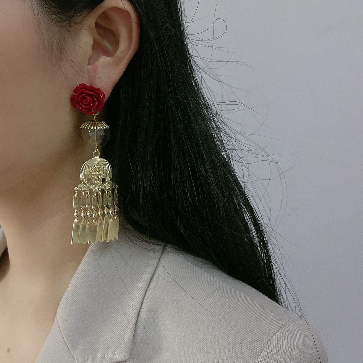 Retro Fashion Rose Flower Tassel Metal Long Earrings display picture 1