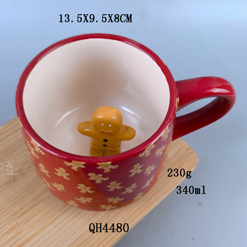 Spot Navidad lindo pan de jengibre hombre taza de cerámica decoración en relieve creativo taza de cerámica de dibujos animados de alto valor