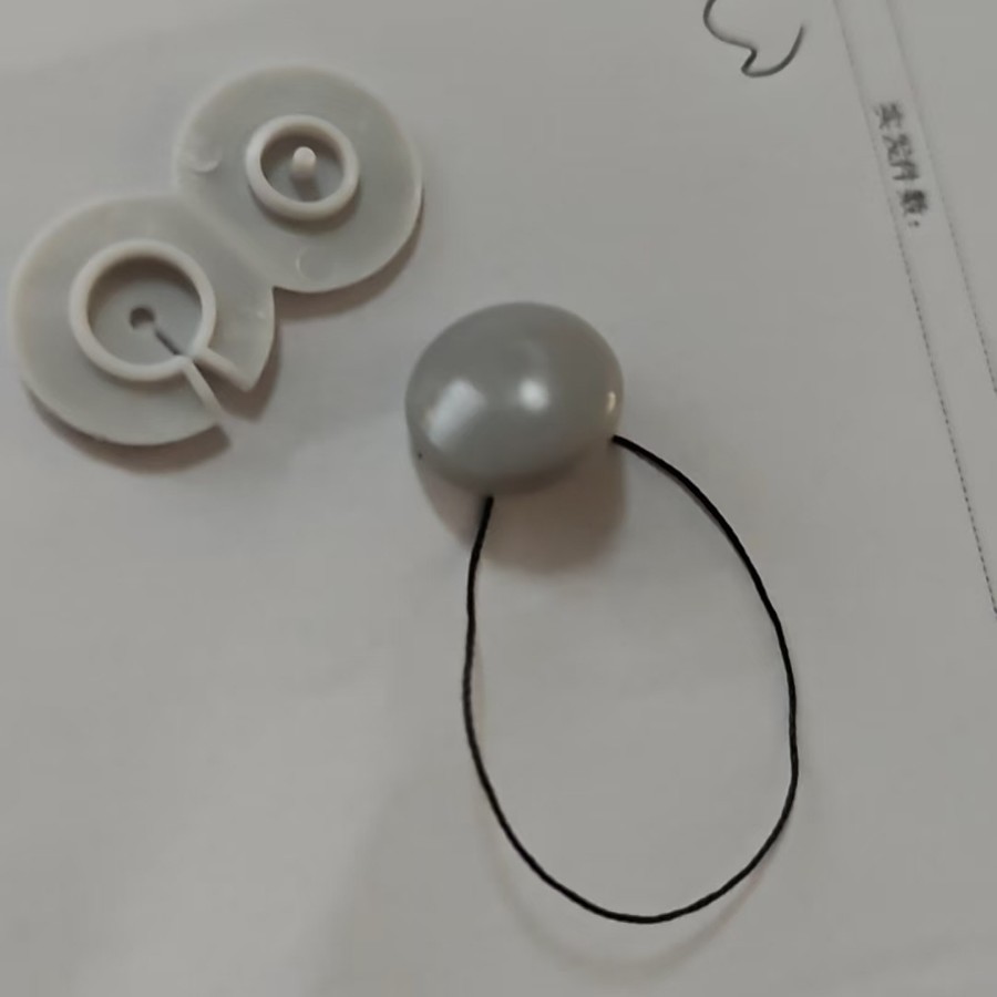 광택 있는 실이 있는 퀼트 홀더, 회색, 주사기 없음