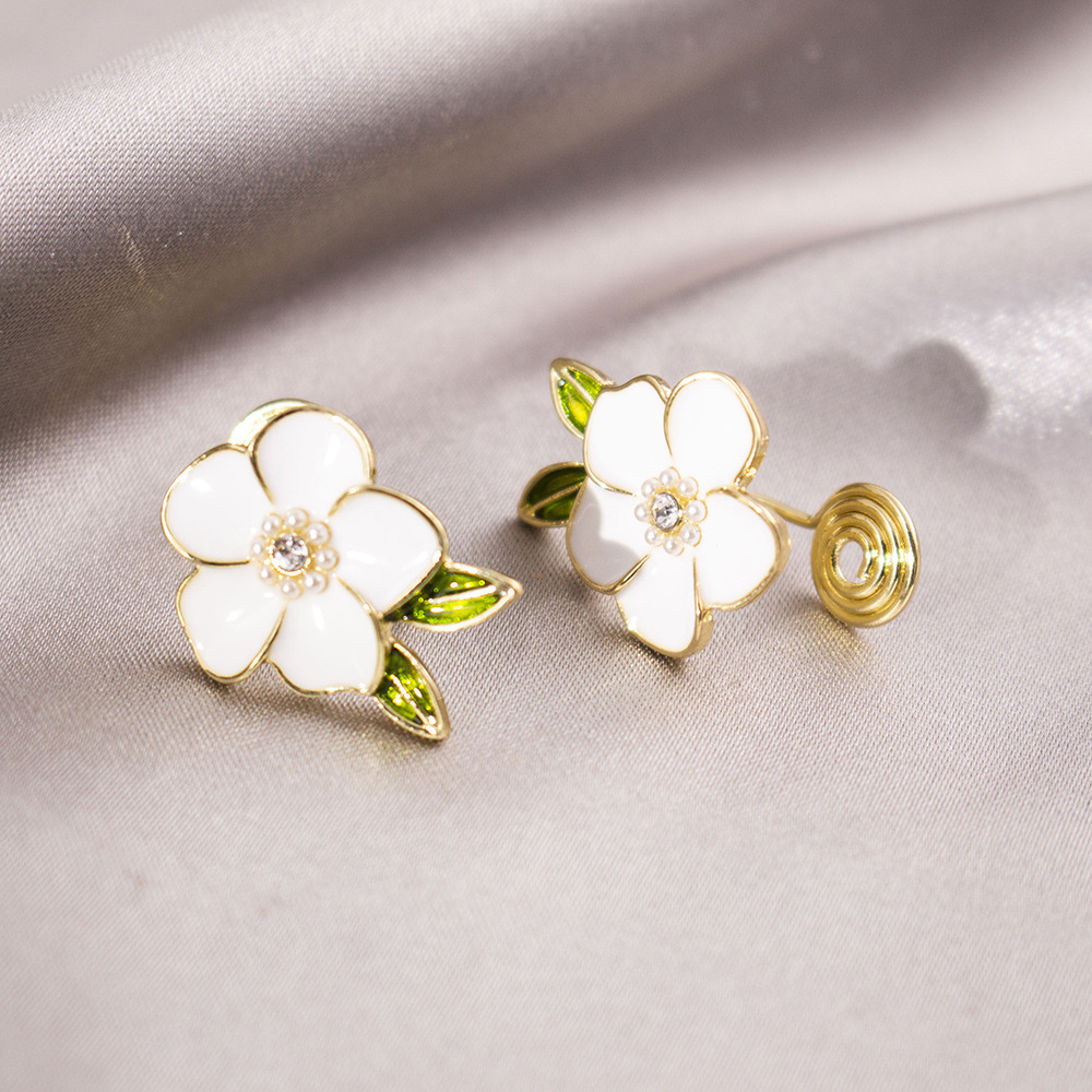 Lujo ligero, incienso pequeño, placa de incienso para mosquitos, pinzas para las orejas, pendientes de nicho para mujeres sin orejas perforadas, pendientes simples, compactas y versátiles de Yiwu al por mayor