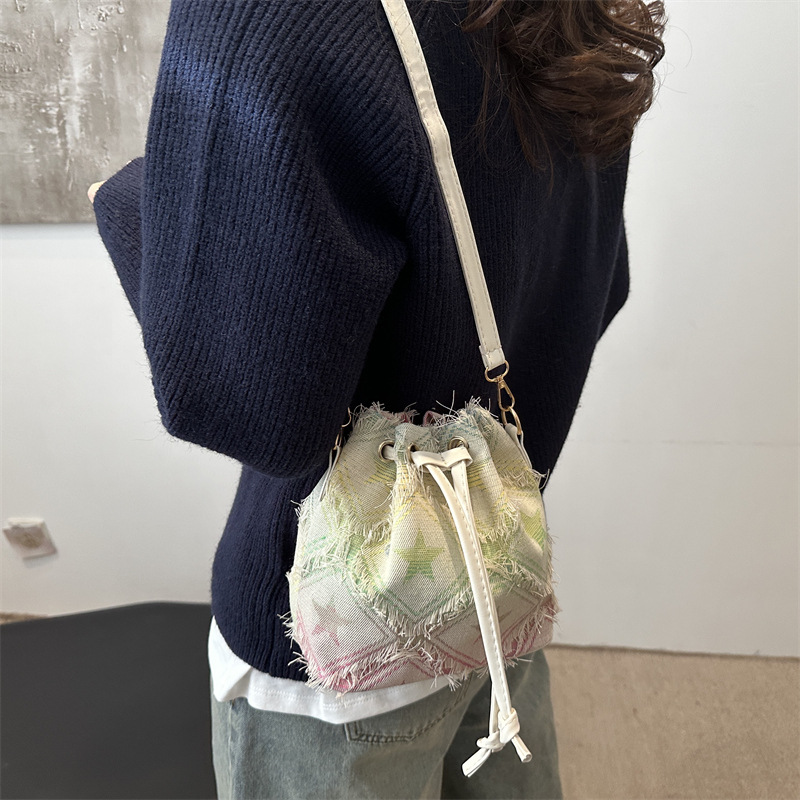 2024 invierno nuevo diseño de moda de gran capacidad bolso ocio de hombro de moda de mujer simple viaje bolsa de cubo portátil