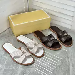 2025 Summer New Ladies Sandals Korean Fairy Style Square Toe Flat Simple Elegant Dressy One-Strap Slippers
