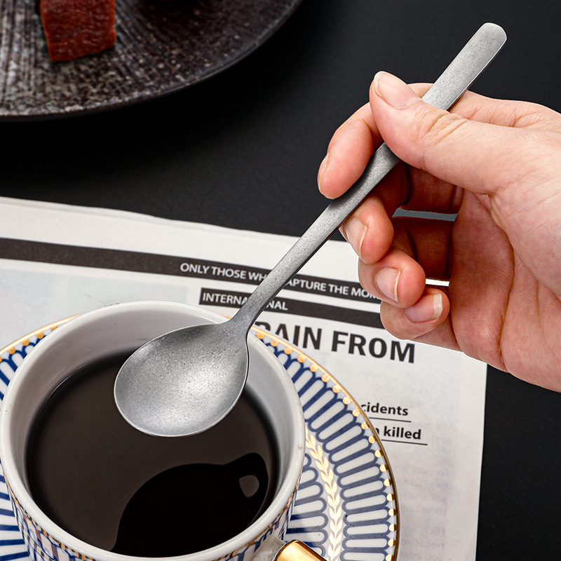 Retro hacer viejos 304 cubiertos de acero inoxidable cuchillos y tenedores cucharas conjuntos de estilo japonés retro textura mate cucharas y tenedores palillos al por mayor