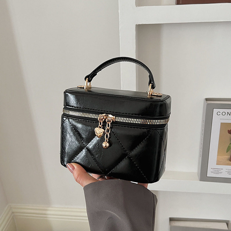Light Luxury Fashion Quilted Pattern Handbag for Women 2026 New Versatile Niche Shoulder Bag Stylish Crossbody Bag
