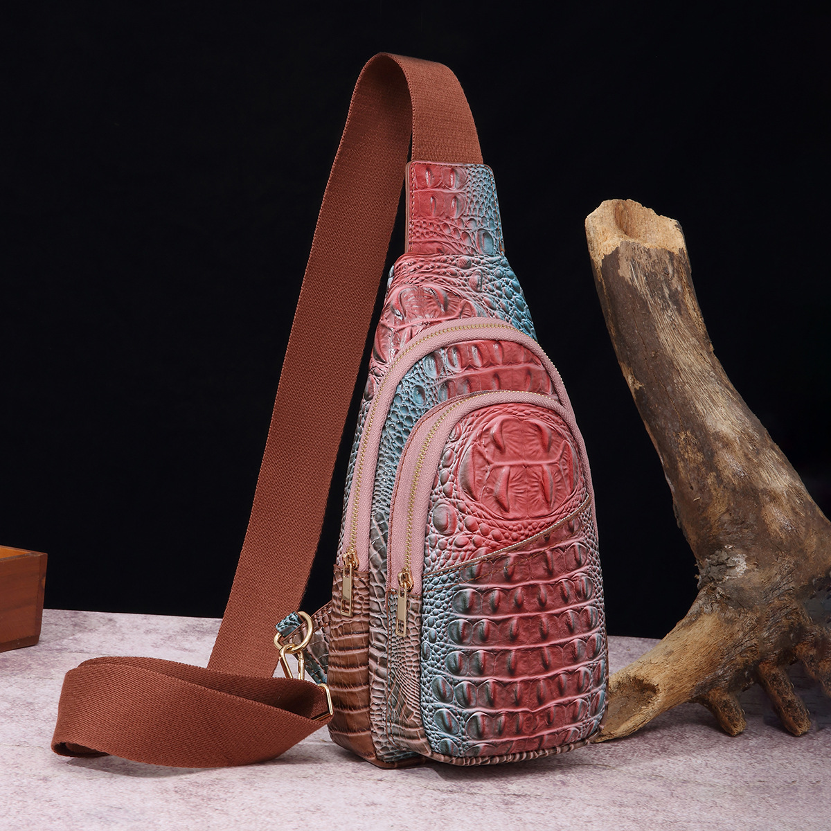 Retro Women's Chest Bag With Crocodile Pattern And Wide Strap_voghion.com
