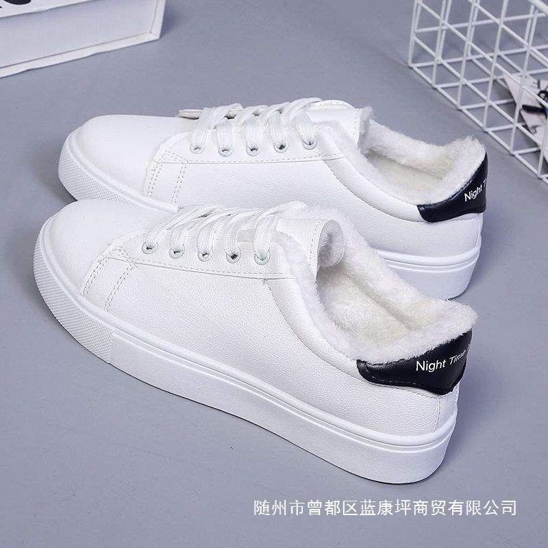 Zapatos de algodón de terciopelo para mujeres zapatos blancos 2025 nuevos estudiantes de cuatro estaciones coreanos zapatos casuales con suela plana caliente zapatos de skate para mujeres
