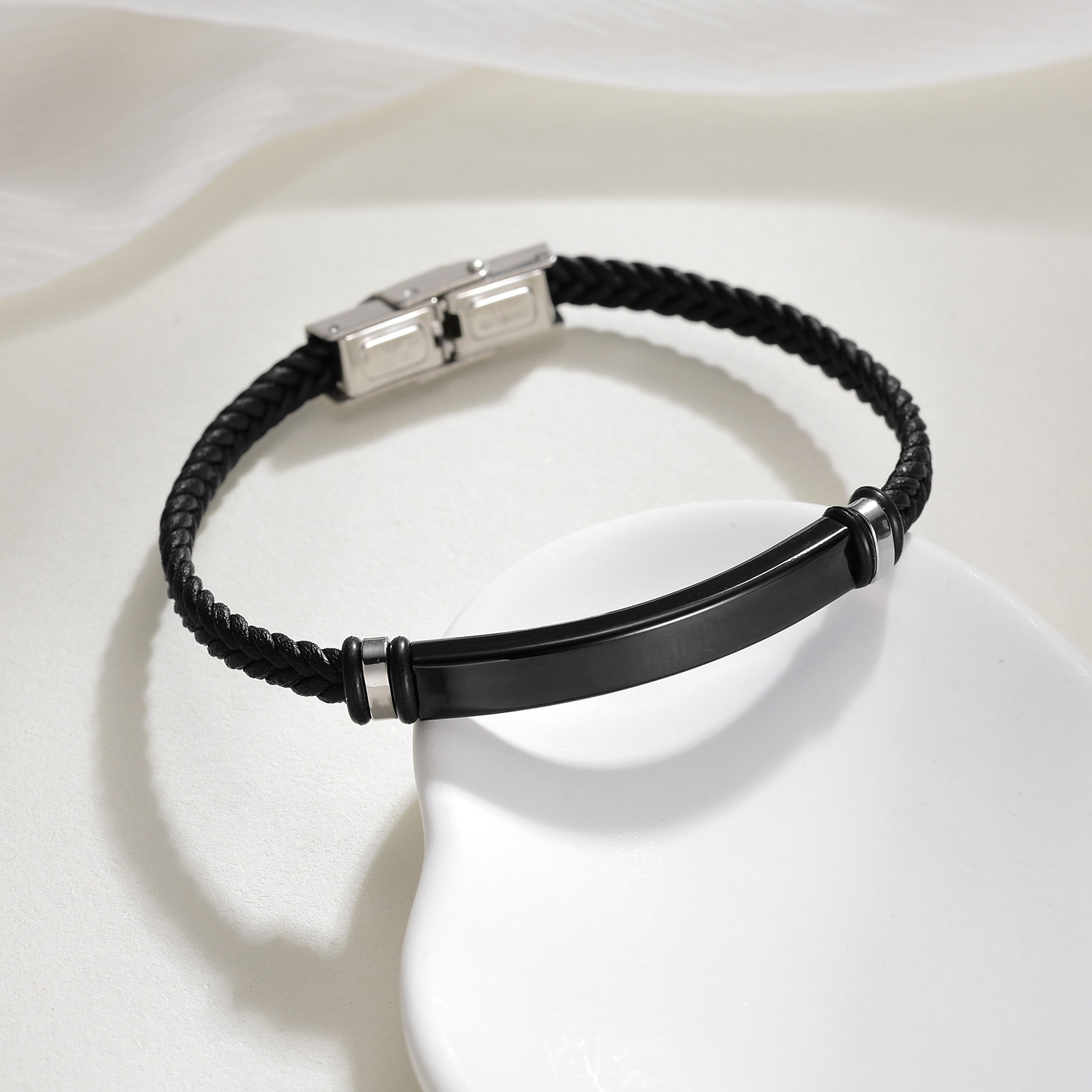 Retro Geometric Customization Laser Engraving 304 Stainless Steel Pu Leather Plating Men's Bracelets Men Cord & Leather Bracelets display picture 5