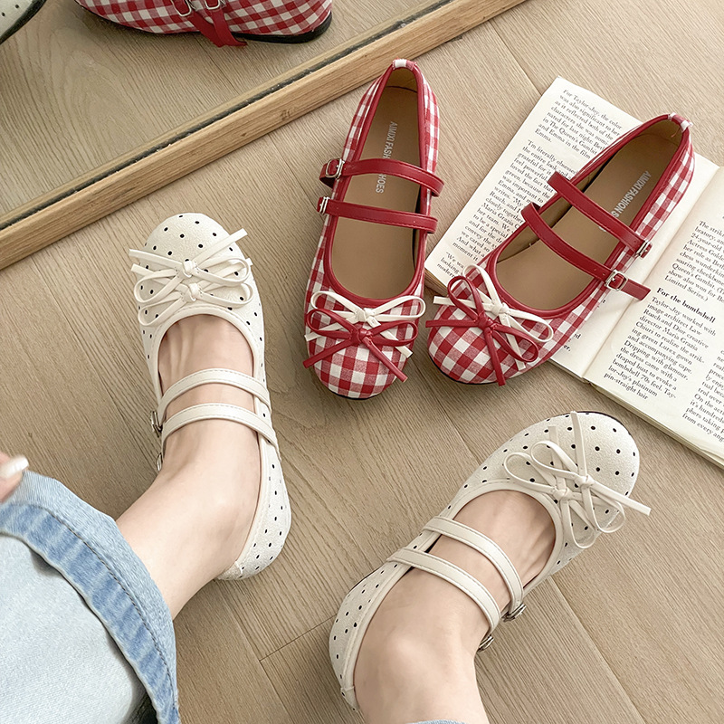 Fashionable elegant cute retro Mary Jane shoes with bow with hidden…