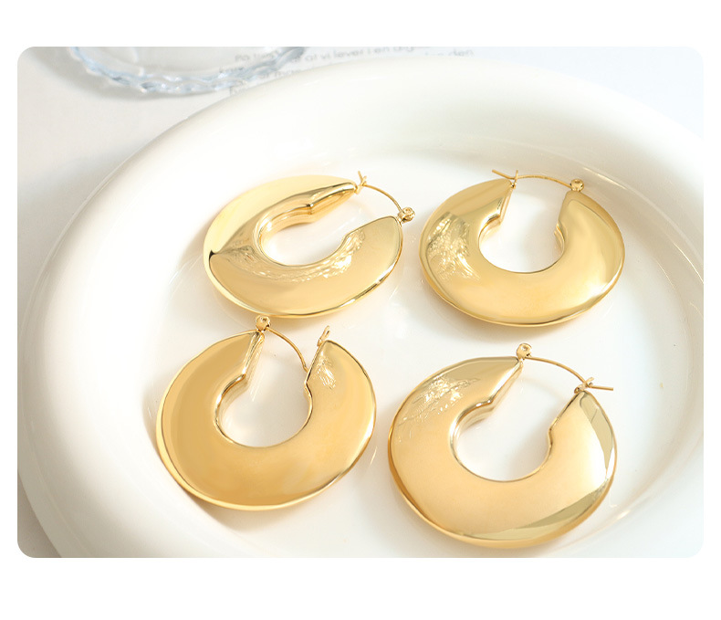 Nuovo design di nicchia dal temperamento esagerato orecchini a forma di U in acciaio inossidabile placcato oro titanio gioielli da donna_voghion.com