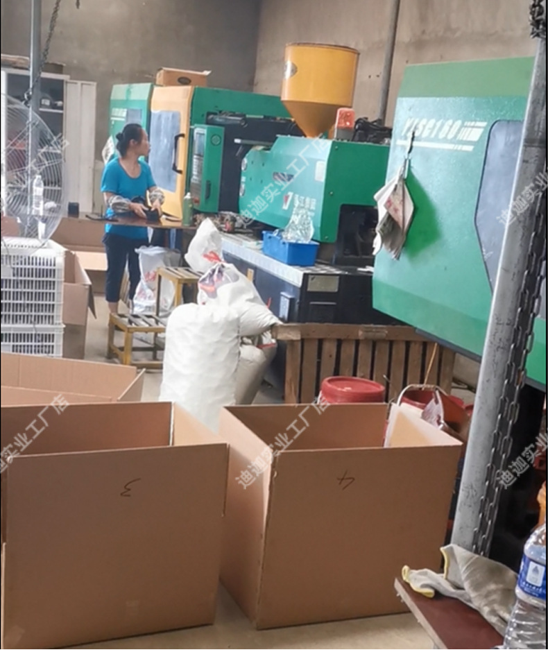 Outdoor Car Folding Toilet Emergency Camping Self-driving Travel Equipment Mobile Toilet for Adults and Women Temporary Toilet