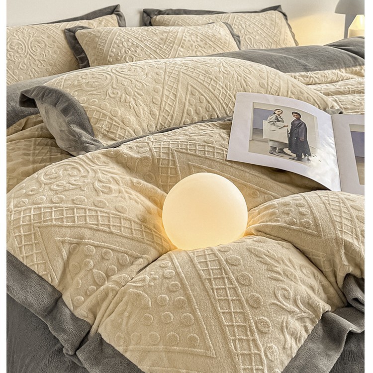 Cama de seda de leche tallada cuatro piezas de coral sábanas de cama de tres piezas de nuevo otoño y invierno engrosado y cálido