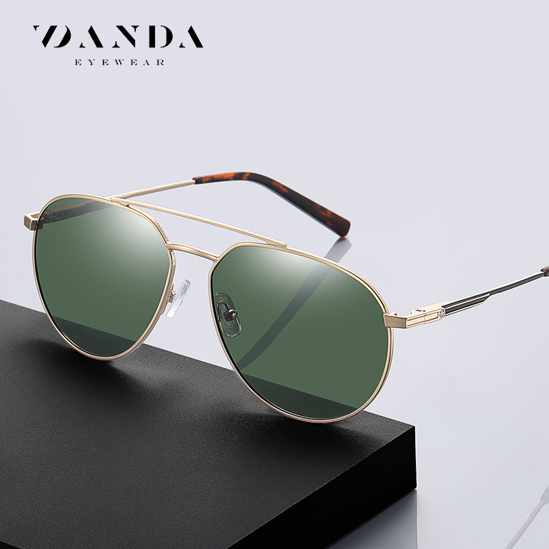2021 nuevas gafas de sol polarizadas de los hombres gafas de sol de moda de metal galvanoplastia de dos colores gafas de pierna de Primavera de alta calidad