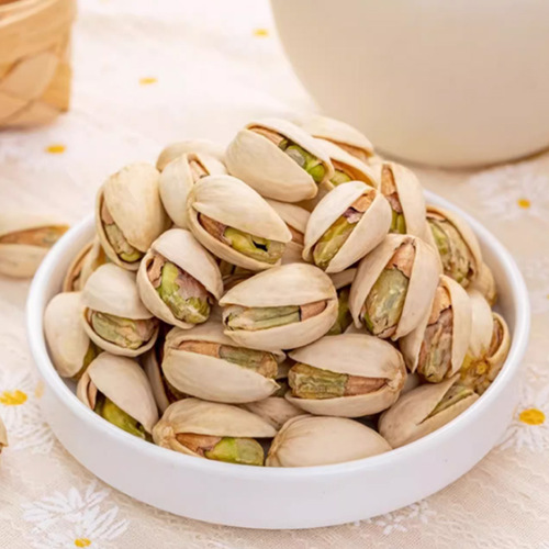 Annual New Year Nuts & Snacks Deluxe Gift Set: Factory Wholesale Employee Benefit Combo—Pumpkin Seeds, Macadamia Nuts, and Assorted Snacks in a Festive Gift Box