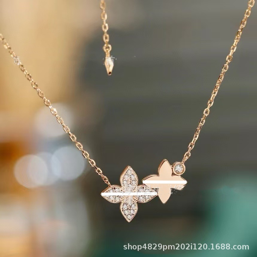 ロバの家四葉草四花五花ブレスレット女性用18Kローズゴールドメッキ軽奢菱形丸型白貝母ネックレスins