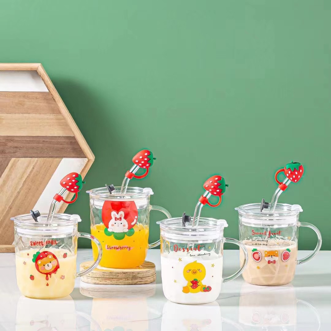 Verano de dibujos animados taza de paja de vidrio transparente fresa animal taza de jugo regalo personalizado simple taza de gran capacidad