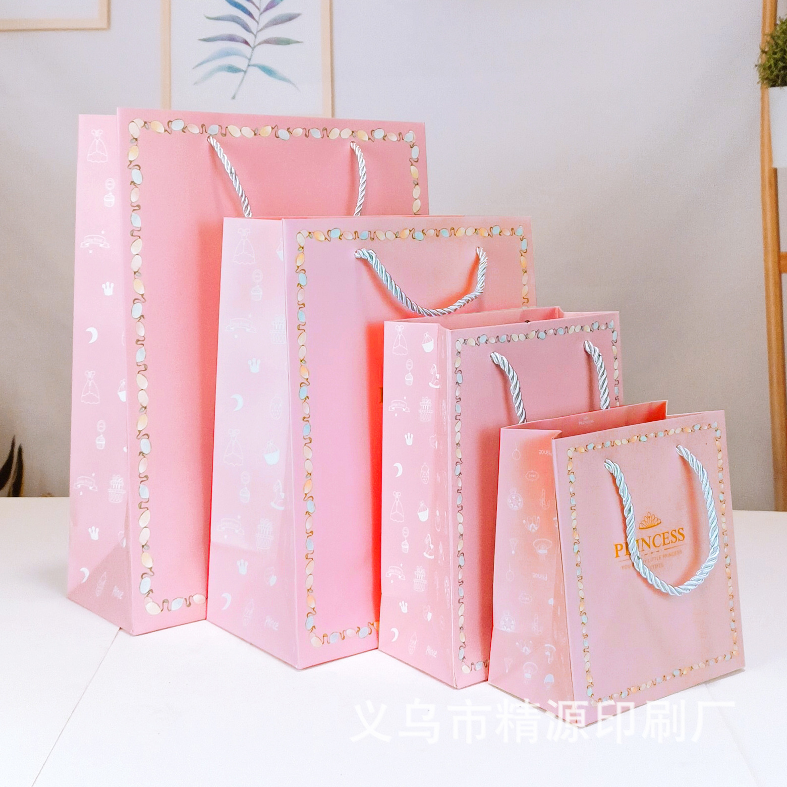 Nueva bolsa de regalo bolsa de papel al por mayor Príncipe y princesa bolsa de regalo bebé retorno festivo bolsa de papel ventas directas de fábrica