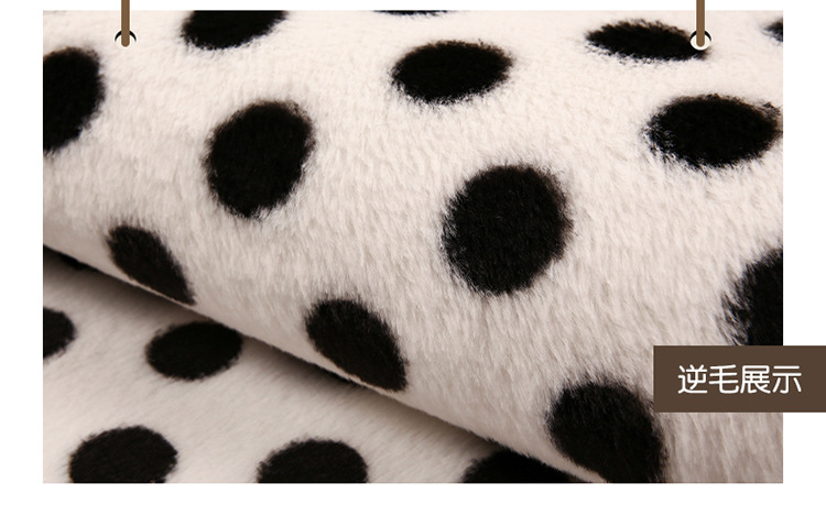Car cushion winter short plush polka dot black and white cute women's car seat cushion seat cushion Internet celebrity polka dot seat cover