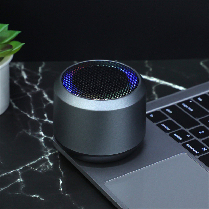 新しい卸売新製品ワイヤレス Bluetooth スピーカーポータブル rgb ライト Bluetooth スピーカー外国貿易デスクトップクリエイティブロゴ|undefined